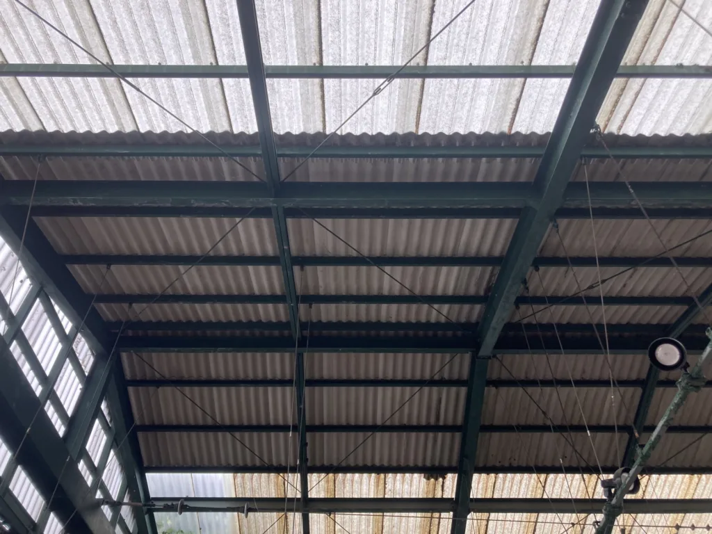 工場　屋根